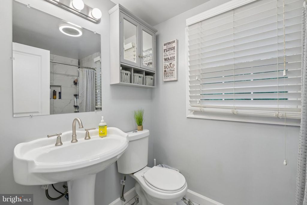Image 39 of property listing at 2225 HARWOOD LN, Bowie, MD 20716