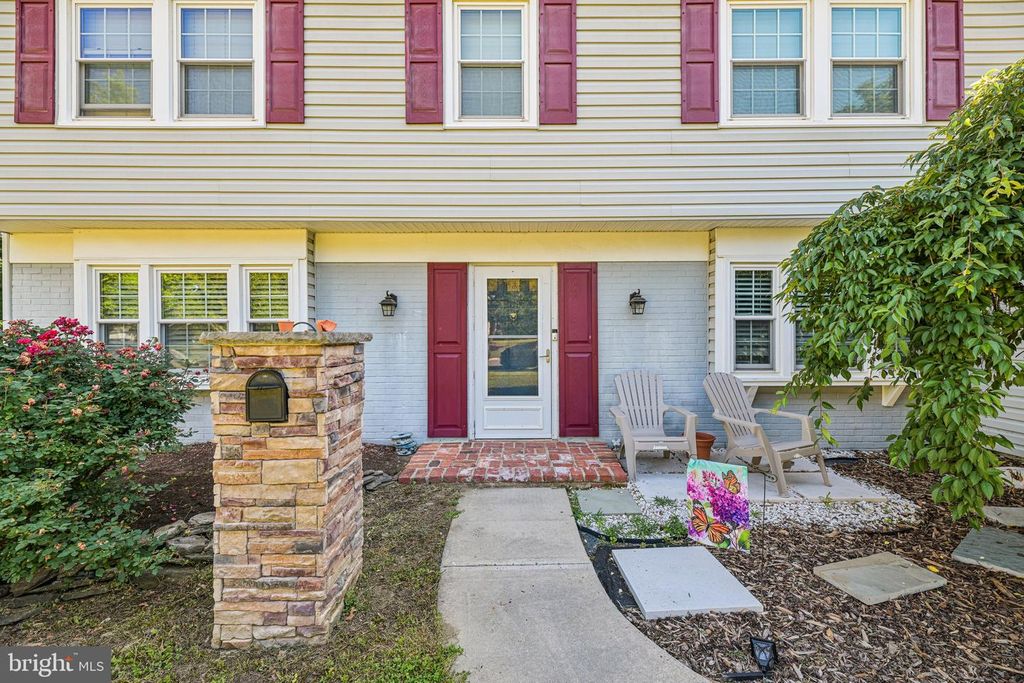 Image 6 of property listing at 2225 HARWOOD LN, Bowie, MD 20716