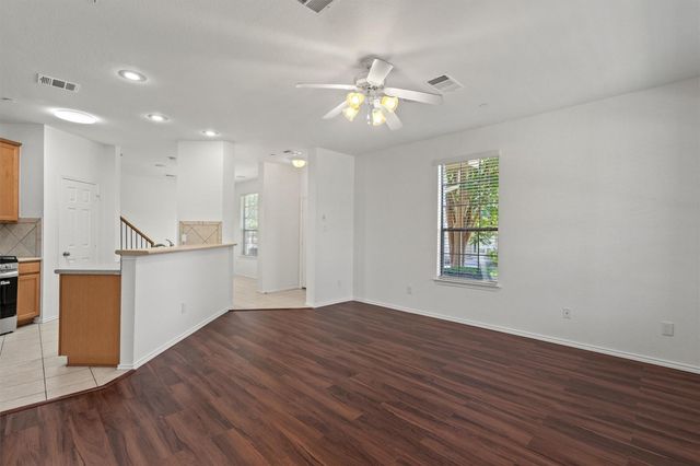 9201 Brodie LN 203, Austin, TX 78748