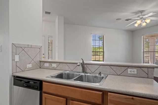 9201 Brodie LN 203, Austin, TX 78748