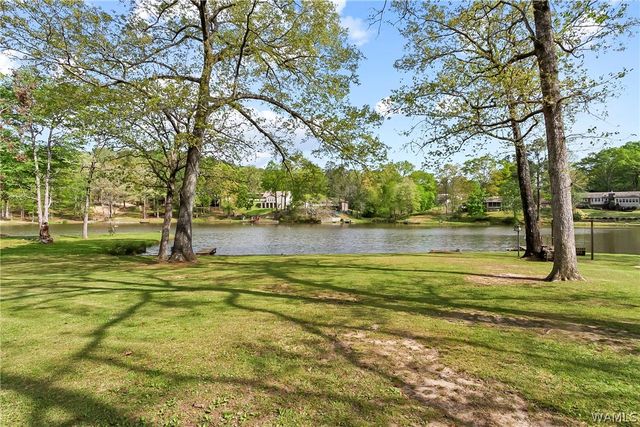 7808 Lake Sherwood Cir, Northport, AL 35473