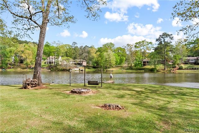7808 Lake Sherwood Cir, Northport, AL 35473