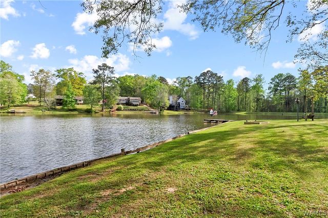 7808 Lake Sherwood Cir, Northport, AL 35473