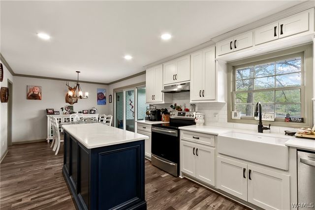 7808 Lake Sherwood Cir, Northport, AL 35473