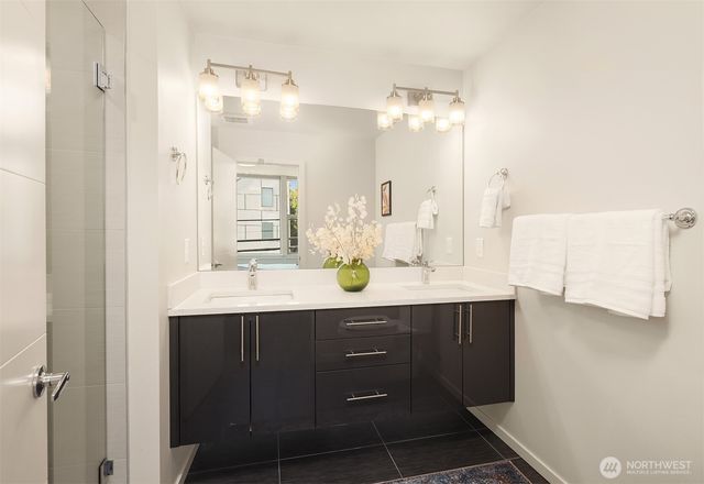 6221 20th Avenue NW, Seattle, WA 98107
