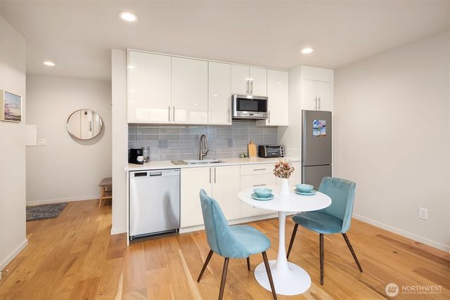 6221 20th Avenue NW, Seattle, WA 98107