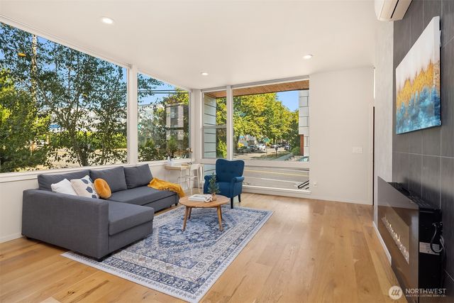 6221 20th Avenue NW, Seattle, WA 98107