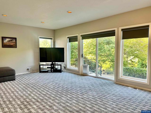 4364 NW Honeysuckle Dr, Corvallis, OR 97330