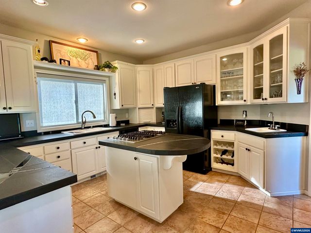 4364 NW Honeysuckle Dr, Corvallis, OR 97330