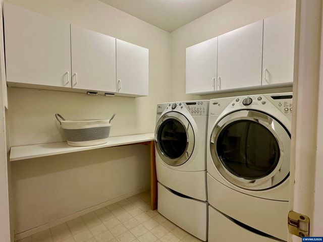 4364 NW Honeysuckle Dr, Corvallis, OR 97330