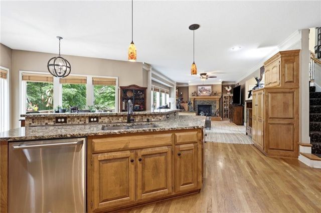 23536 W 73rd Terrace, Shawnee, KS 66227