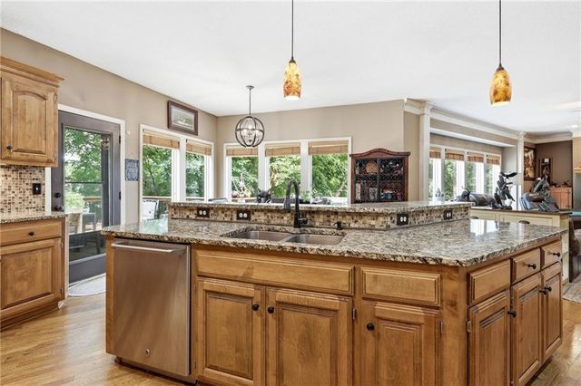 23536 W 73rd Terrace, Shawnee, KS 66227
