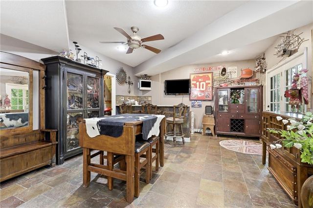 23536 W 73rd Terrace, Shawnee, KS 66227