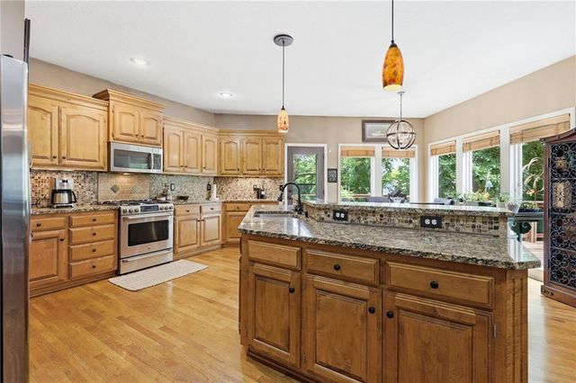 23536 W 73rd Terrace, Shawnee, KS 66227