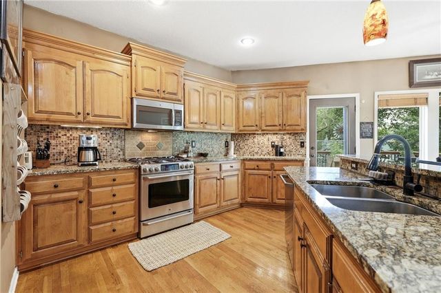 23536 W 73rd Terrace, Shawnee, KS 66227