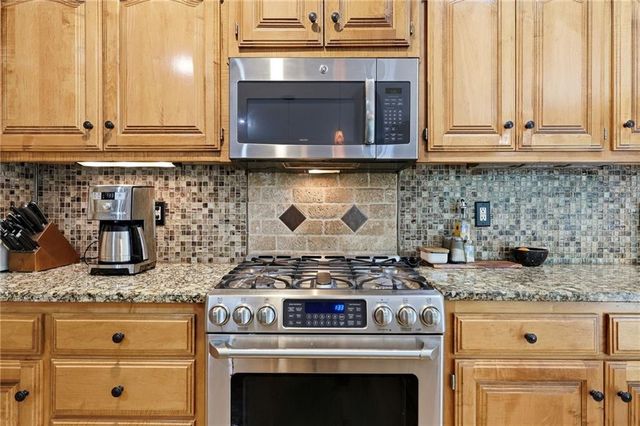 23536 W 73rd Terrace, Shawnee, KS 66227