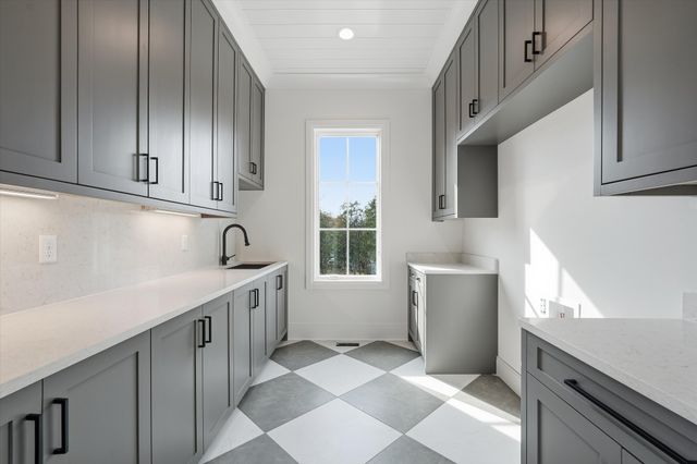 735 Richfield Dr, Nashville, TN 37205