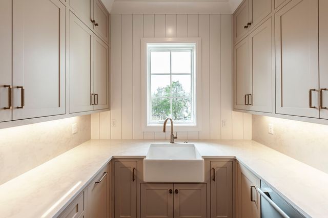 735 Richfield Dr, Nashville, TN 37205