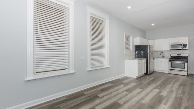 2821 W 25th Street 2F, Chicago, IL 60623