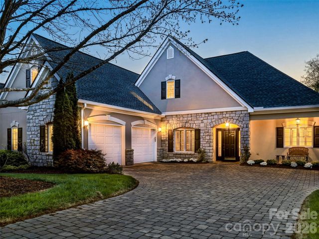 33 Tiverton Lane, Asheville, NC 28803