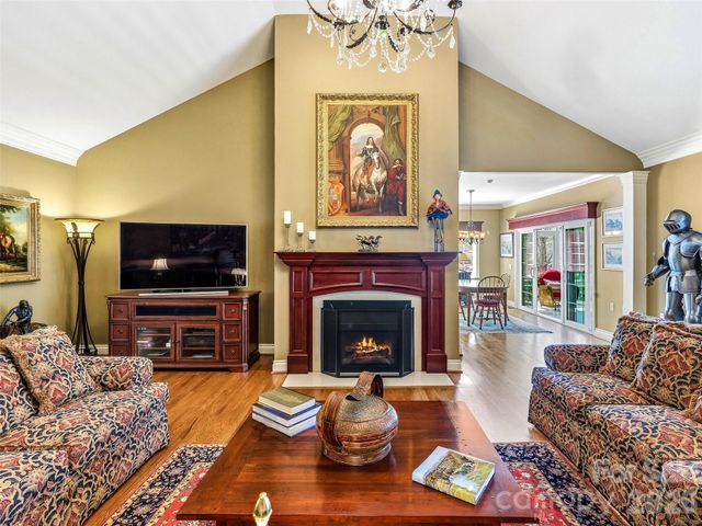 33 Tiverton Lane, Asheville, NC 28803