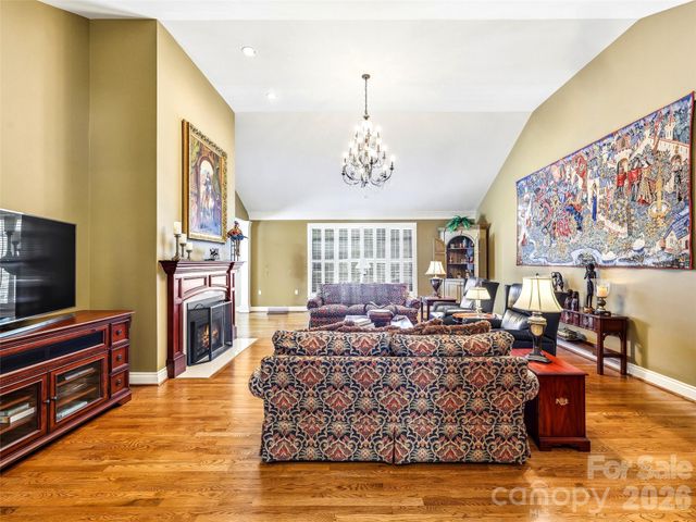 33 Tiverton Lane, Asheville, NC 28803