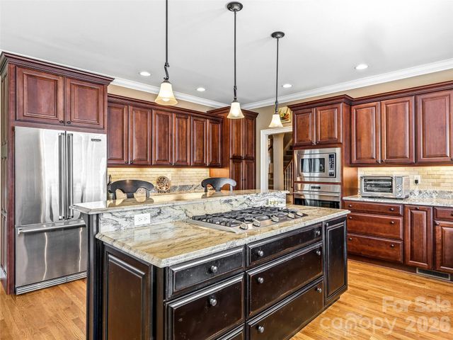 33 Tiverton Lane, Asheville, NC 28803
