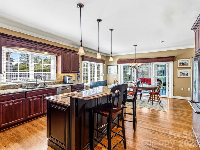 33 Tiverton Lane, Asheville, NC 28803