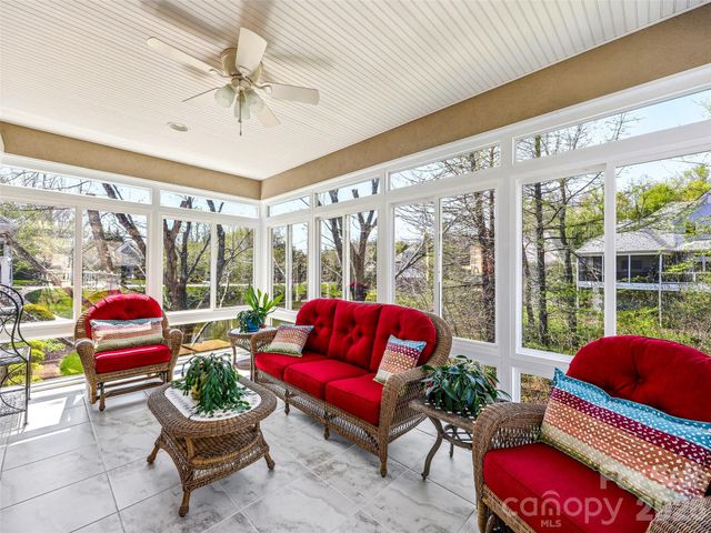 33 Tiverton Lane, Asheville, NC 28803