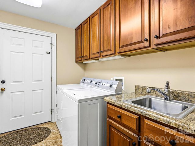 33 Tiverton Lane, Asheville, NC 28803