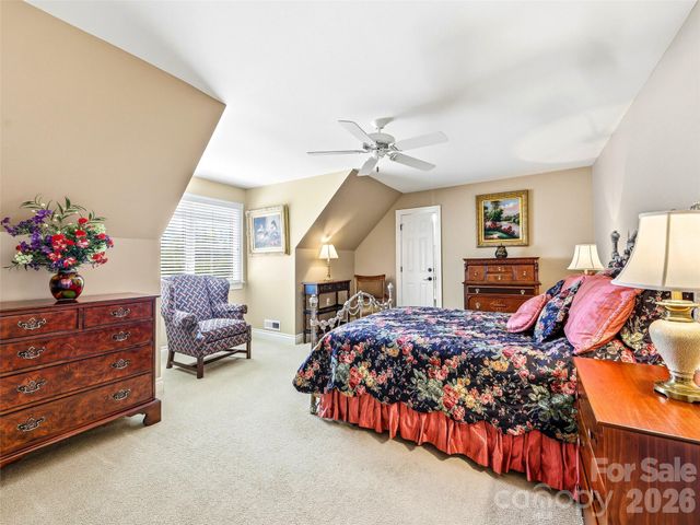 33 Tiverton Lane, Asheville, NC 28803