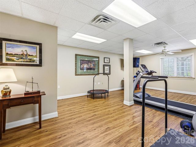 33 Tiverton Lane, Asheville, NC 28803