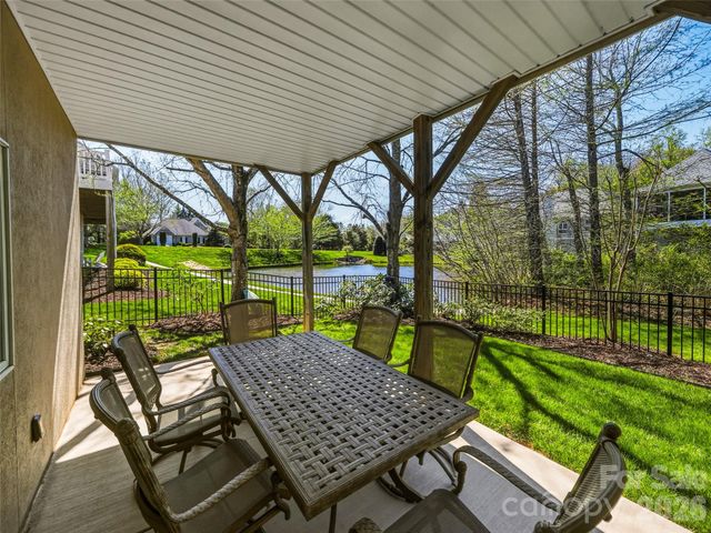 33 Tiverton Lane, Asheville, NC 28803