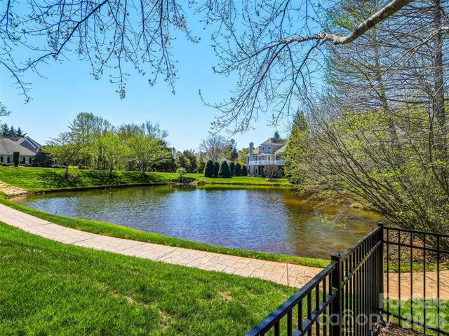 33 Tiverton Lane, Asheville, NC 28803