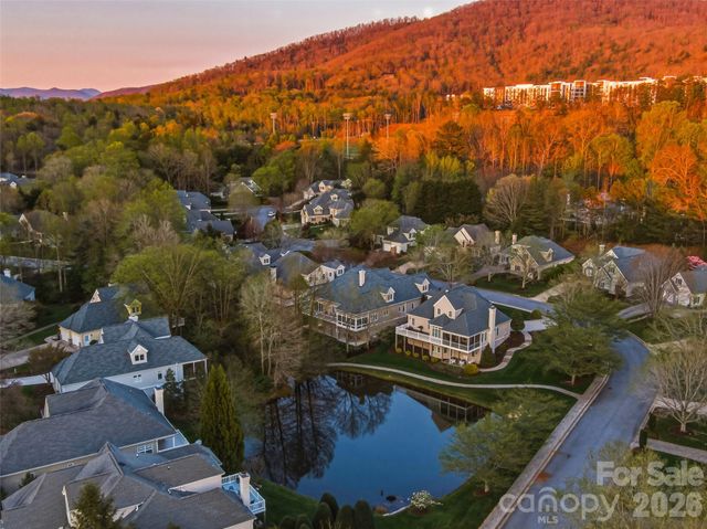 33 Tiverton Lane, Asheville, NC 28803