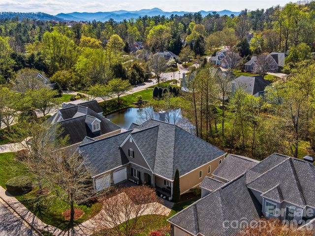 33 Tiverton Lane, Asheville, NC 28803