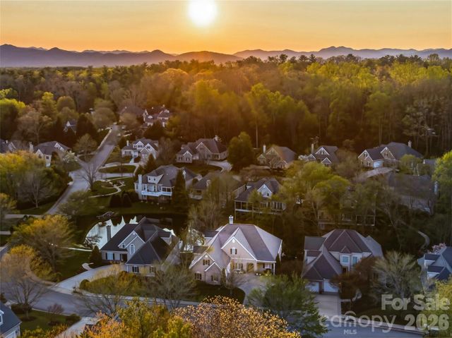 33 Tiverton Lane, Asheville, NC 28803