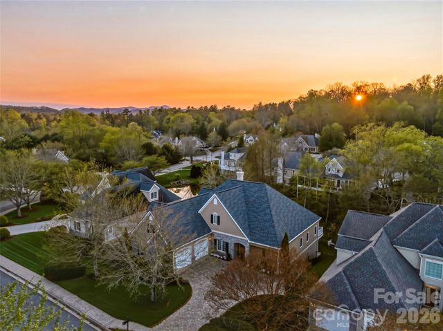 33 Tiverton Lane, Asheville, NC 28803