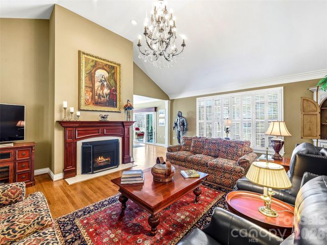 33 Tiverton Lane, Asheville, NC 28803