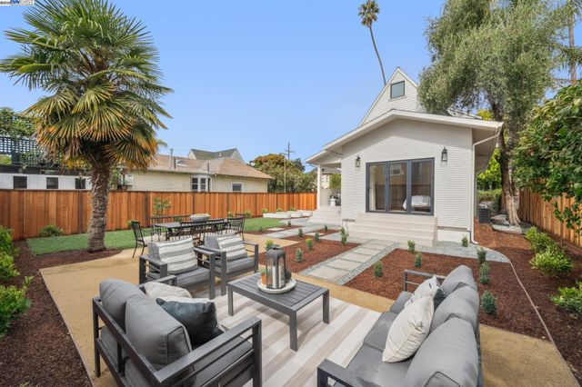 2004 ESSEX STREET, Berkeley, CA 94703