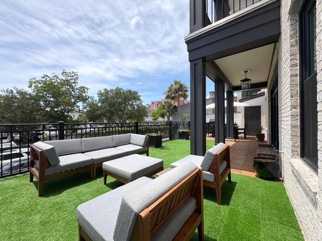 21 George Street 105, Charleston, SC 29401