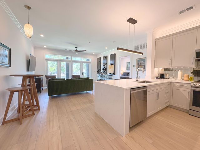 21 George Street 105, Charleston, SC 29401