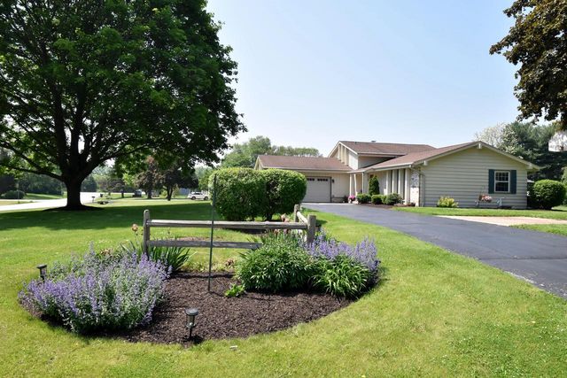 S46W25179 Black Oak COURT, Waukesha, WI 53189