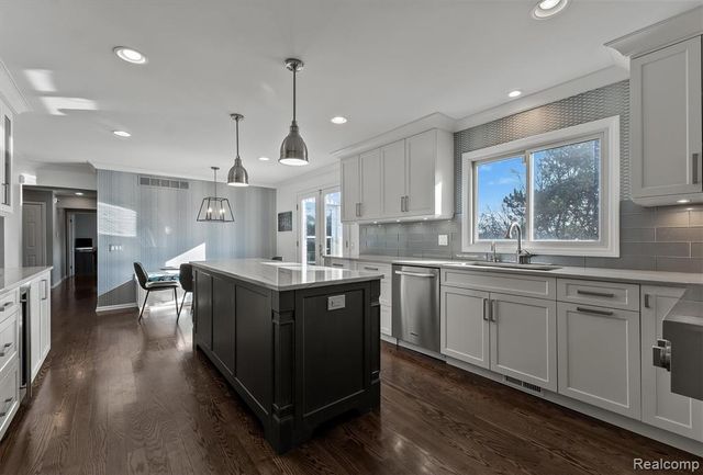 1839 Argosy Court, Bloomfield Hills, MI 48302