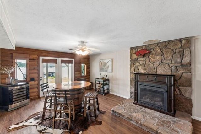 1304 Breezy Point Lane, Kimberling City, MO 65686