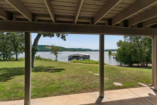 1304 Breezy Point Lane, Kimberling City, MO 65686