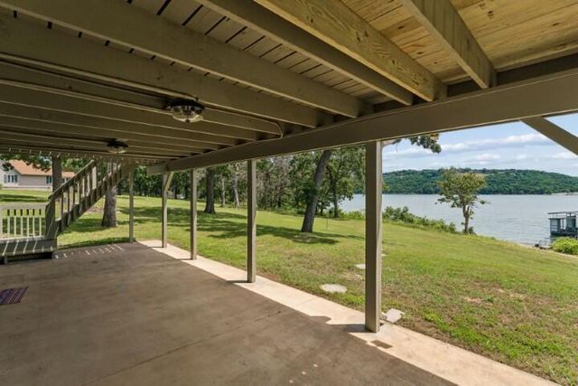 1304 Breezy Point Lane, Kimberling City, MO 65686