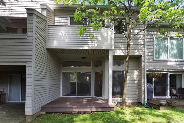 8 Waterside Close, Eastchester, NY 10709