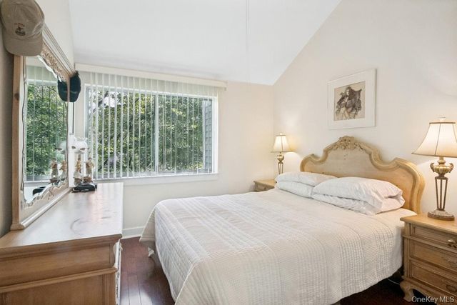 8 Waterside Close, Eastchester, NY 10709