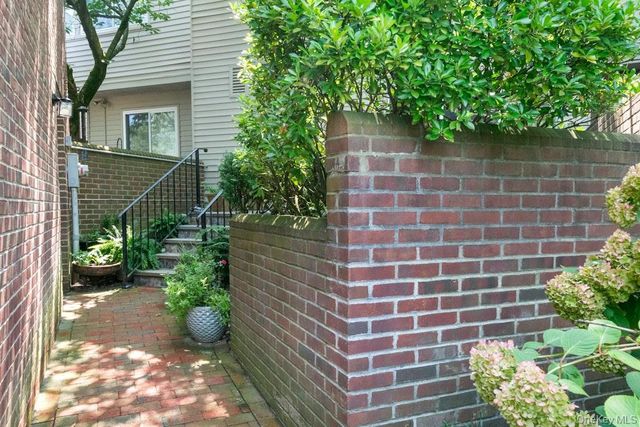 8 Waterside Close, Eastchester, NY 10709